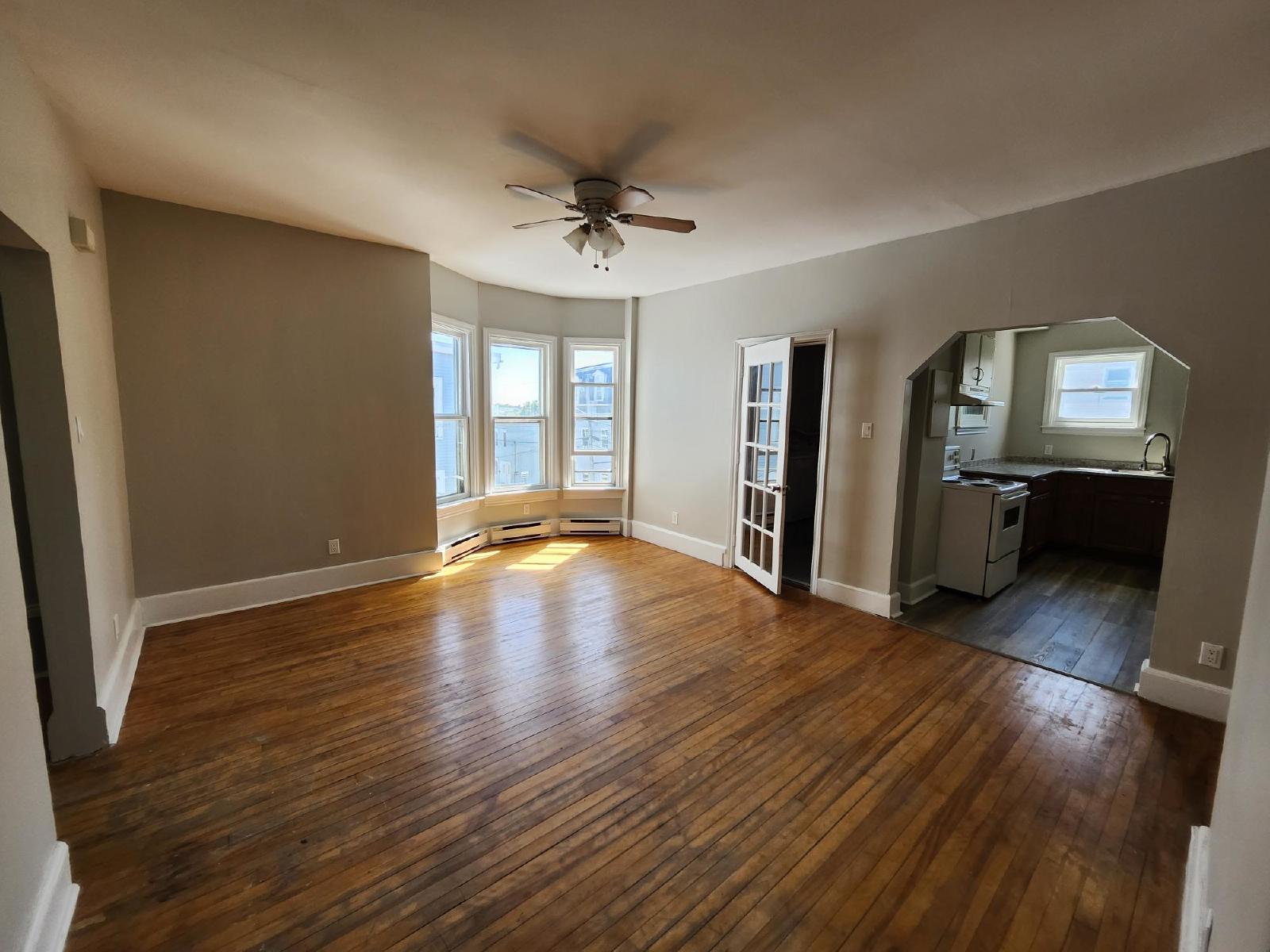 118 Main St/8-10 Cedar St - 118 Main #3 property image