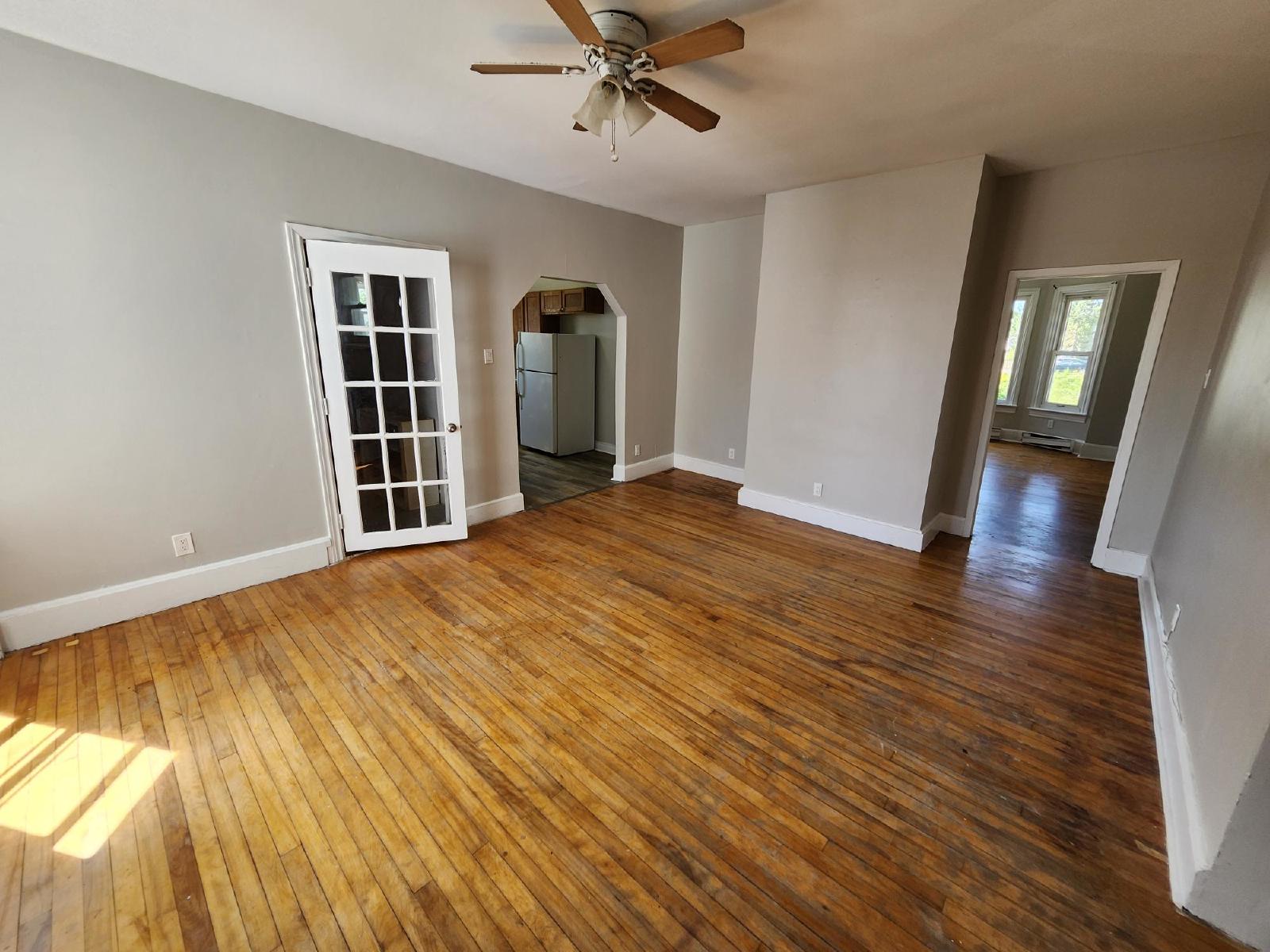 118 Main St/8-10 Cedar St - 118 Main #3 property image