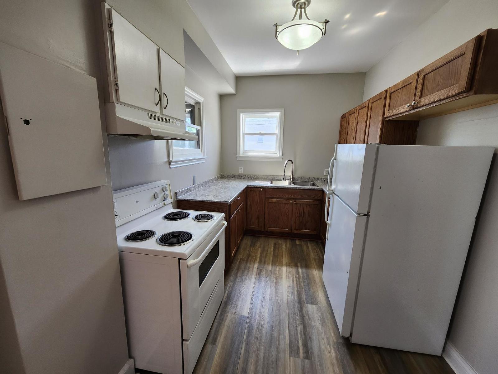 118 Main St/8-10 Cedar St - 118 Main #3 property image