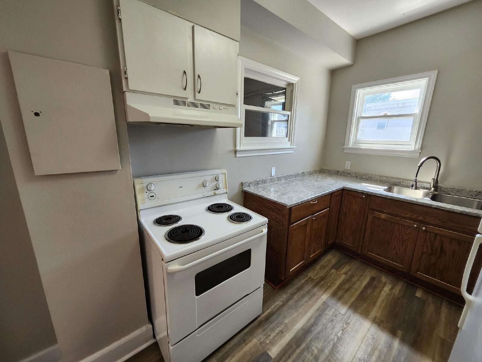 118 Main St/8-10 Cedar St - 118 Main #3 property image