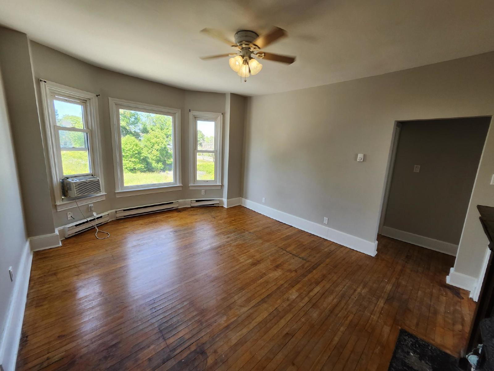 118 Main St/8-10 Cedar St - 118 Main #3 property image