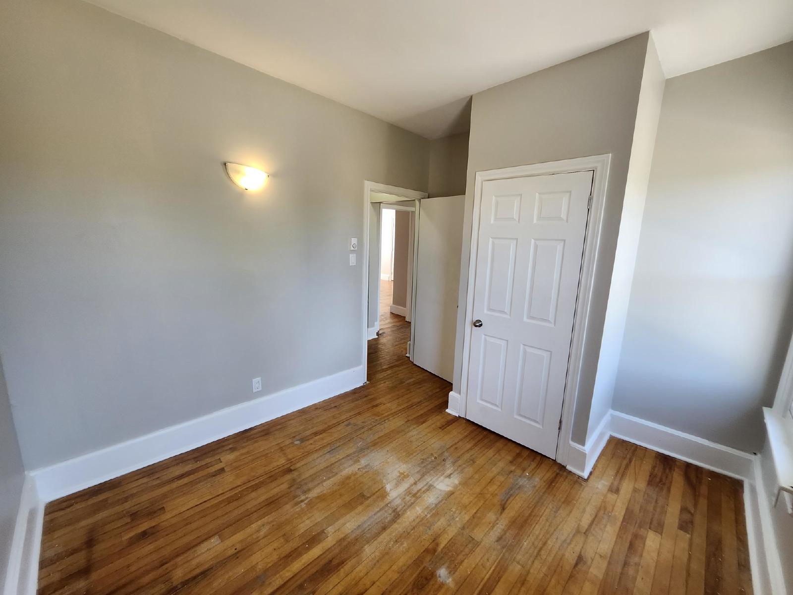 118 Main St/8-10 Cedar St - 118 Main #3 property image