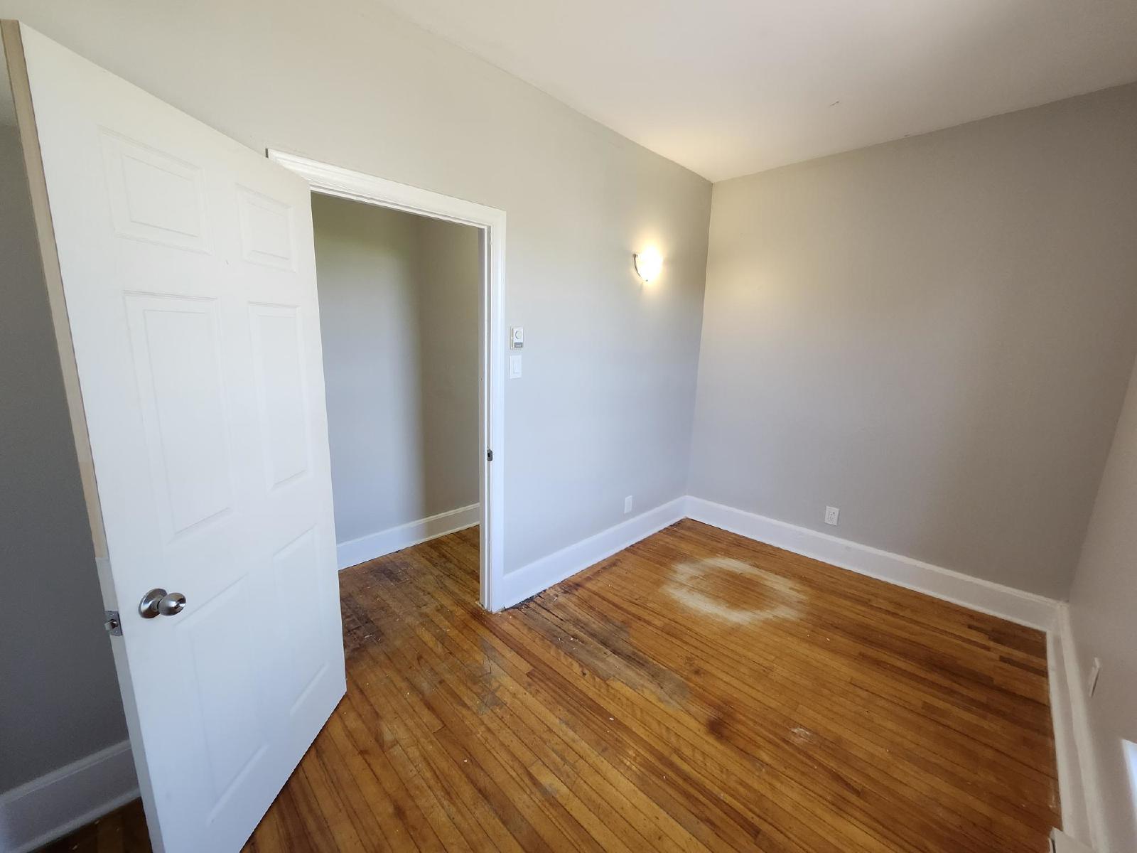 118 Main St/8-10 Cedar St - 118 Main #3 property image