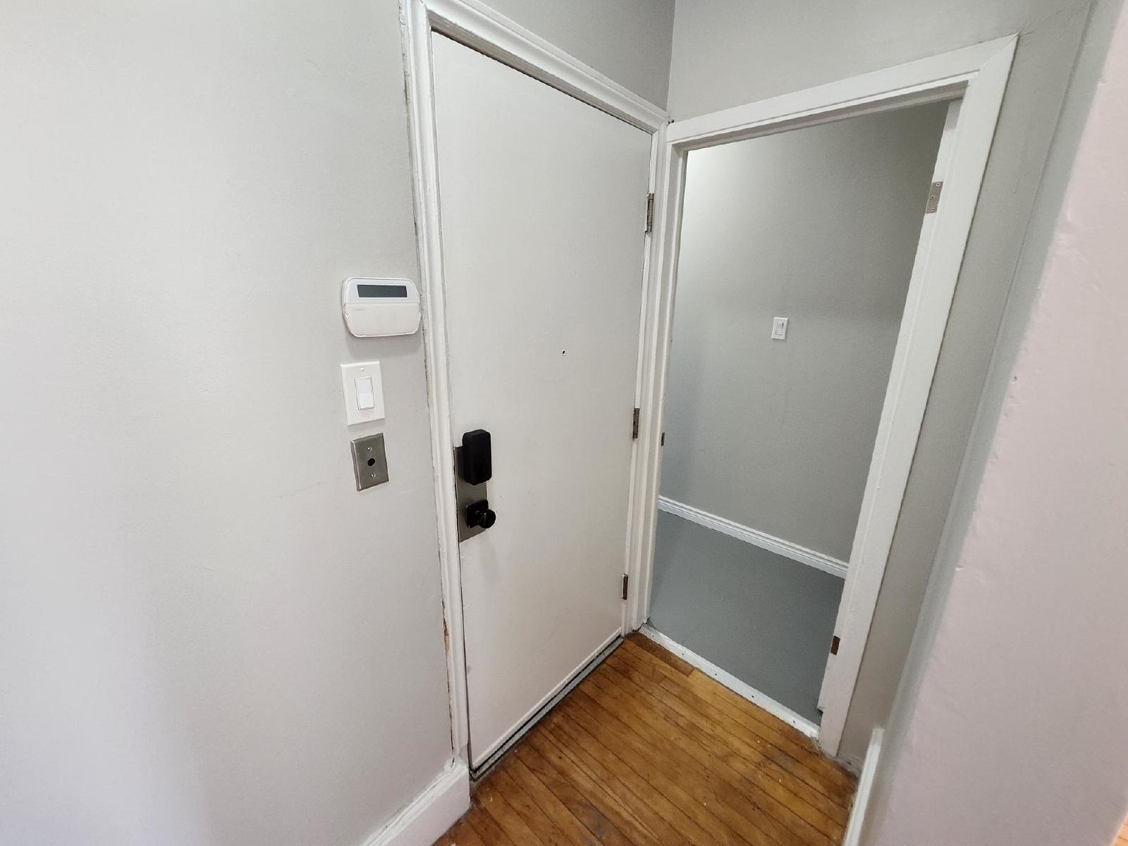 118 Main St/8-10 Cedar St - 118 Main #3 property image
