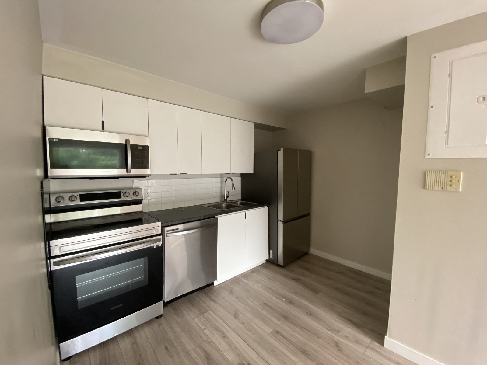 200 Spruce St - 10 property image