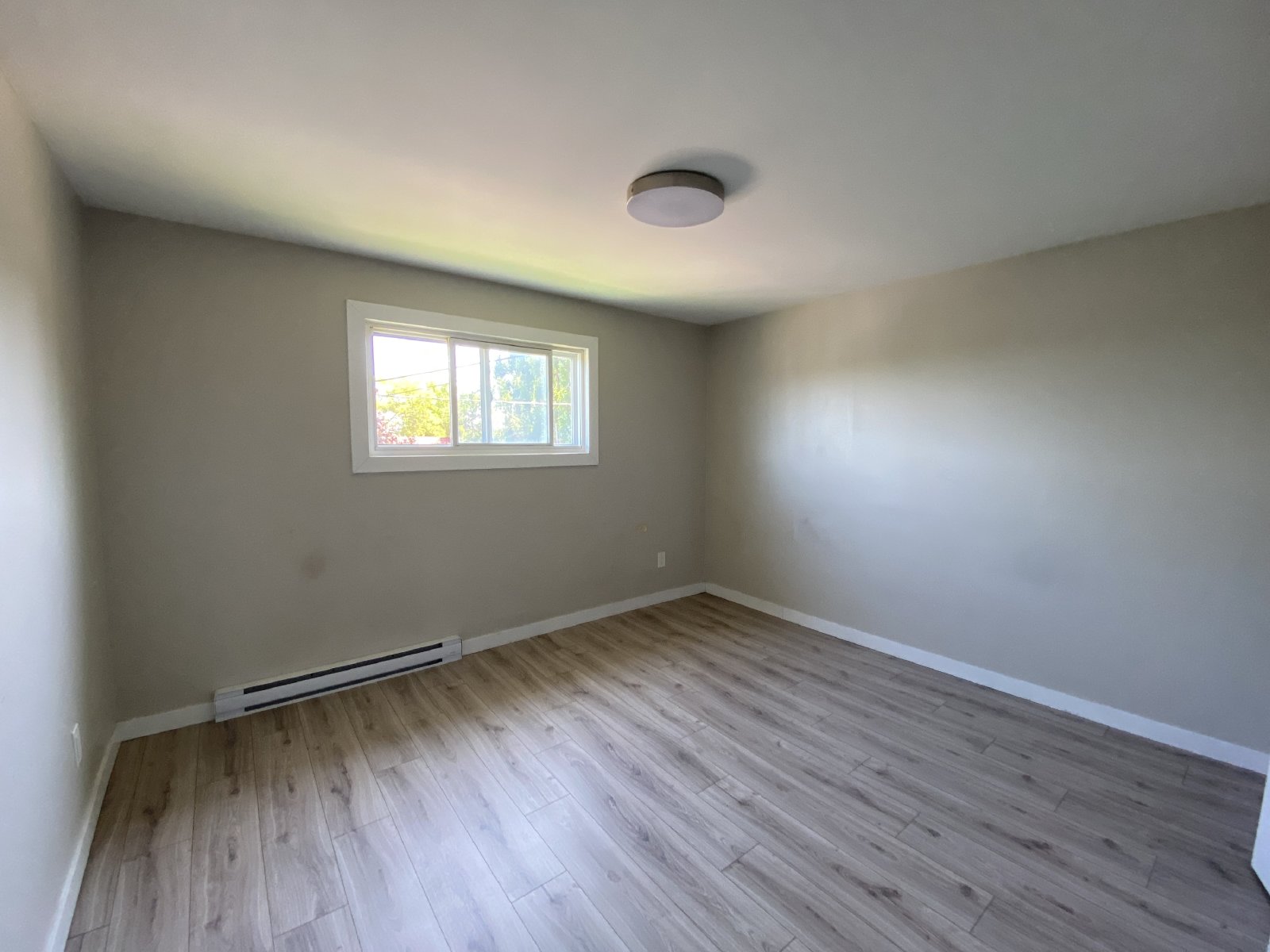 200 Spruce St - 10 property image