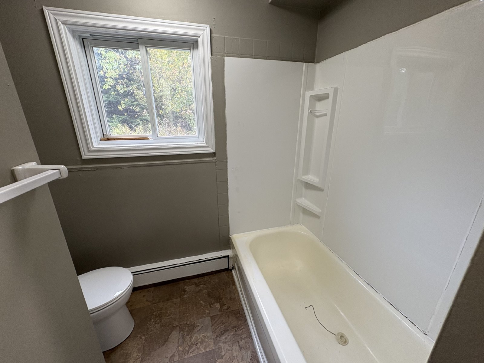 23 Reading Crescent - 1 property image
