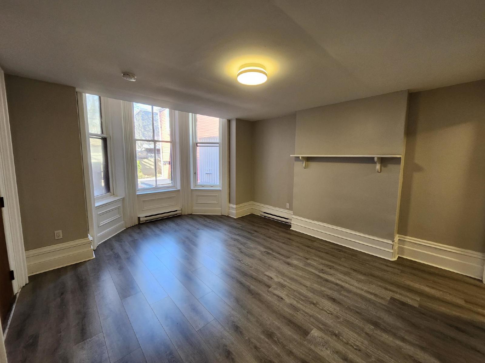 96 Wentworth St/253 Princess St - 96-3 property image