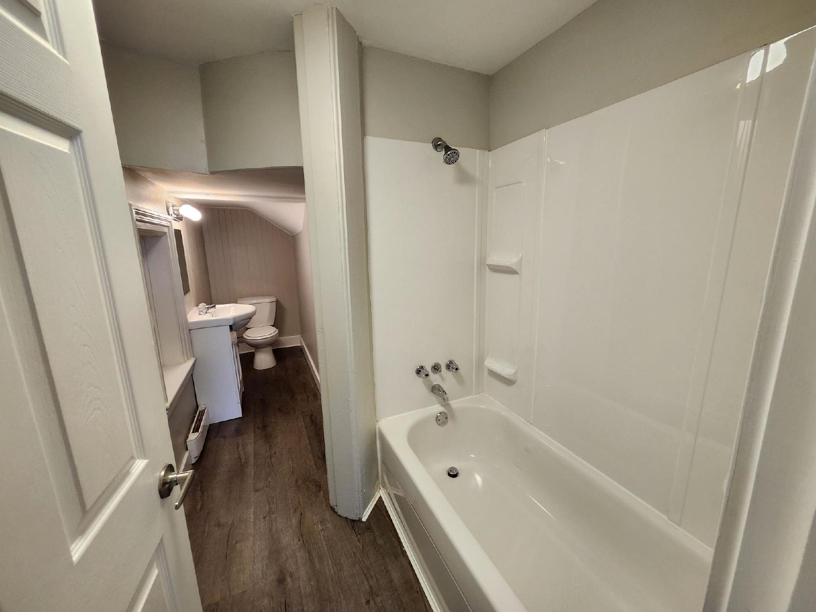 96 Wentworth St/253 Princess St - 96-3 property image