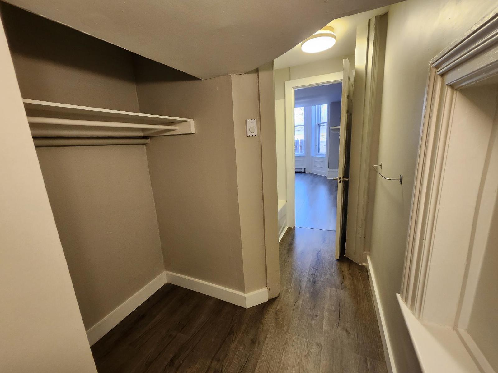 96 Wentworth St/253 Princess St - 96-3 property image