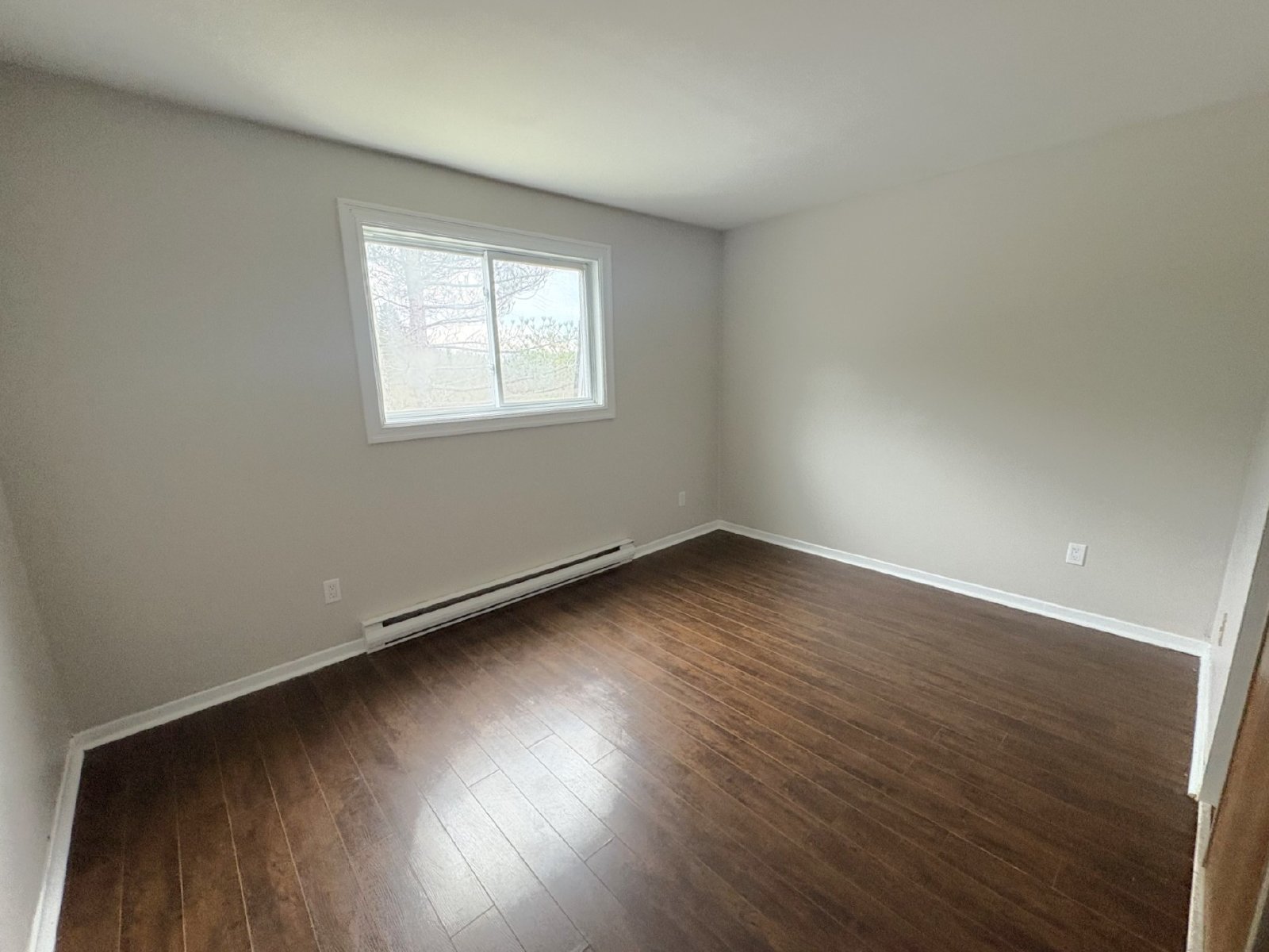 546 Martha Avenue - 18 property image