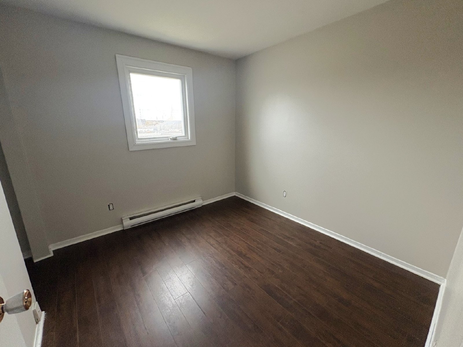 546 Martha Avenue - 18 property image