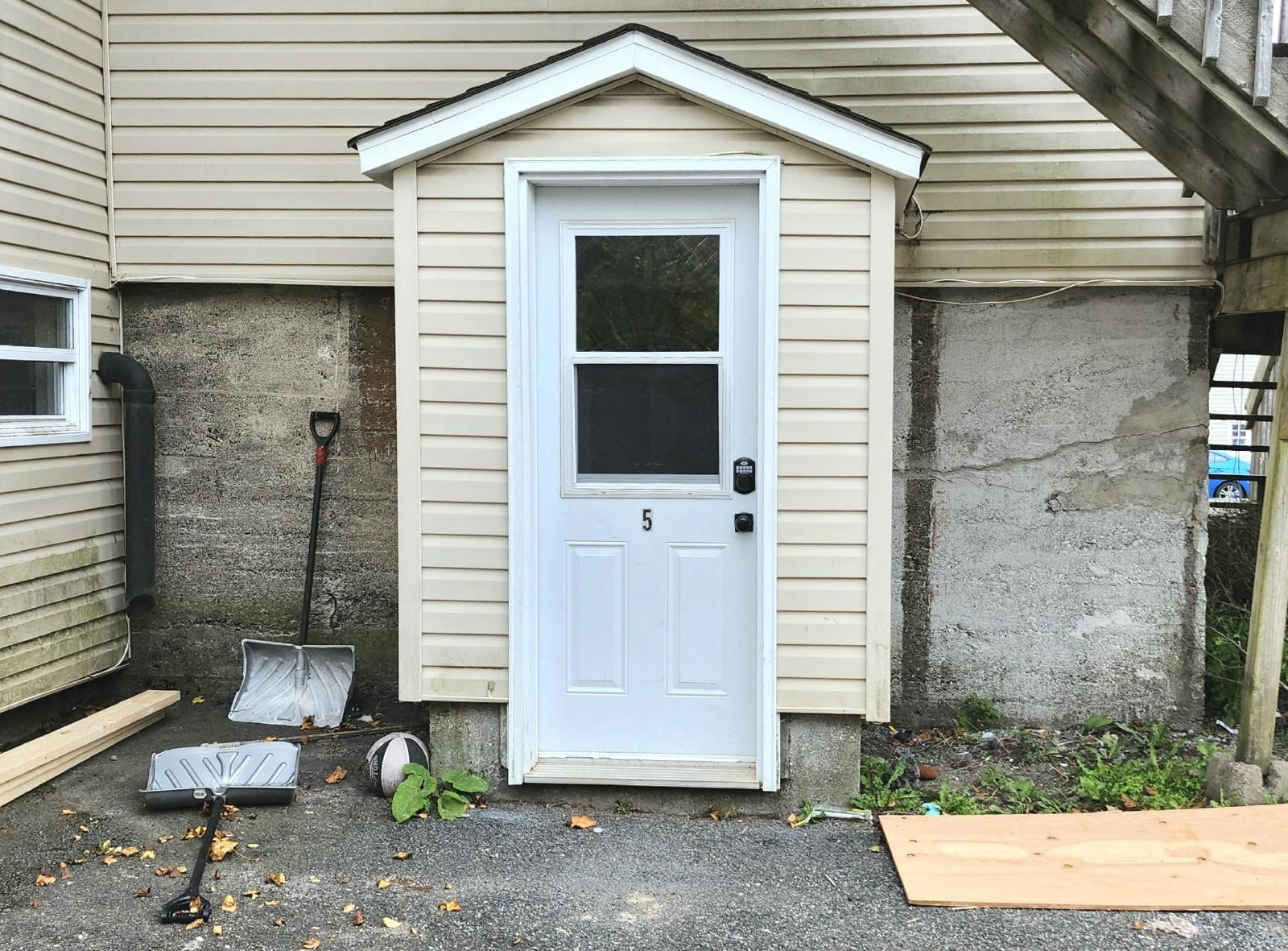 160 Charlotte Street West - 5 property image