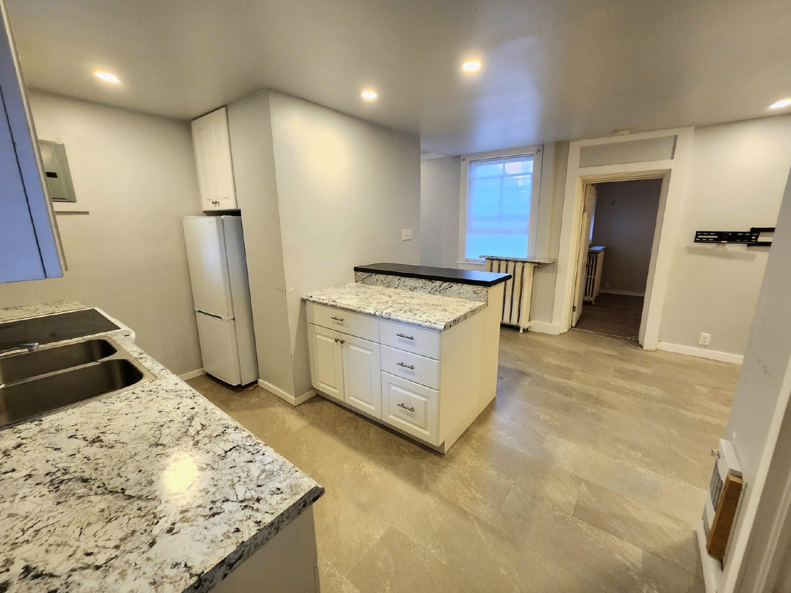 196 King Street East - 3 property image