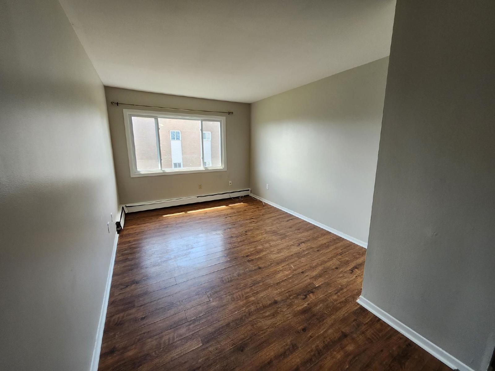 14 Reading Crescent - 8 property image