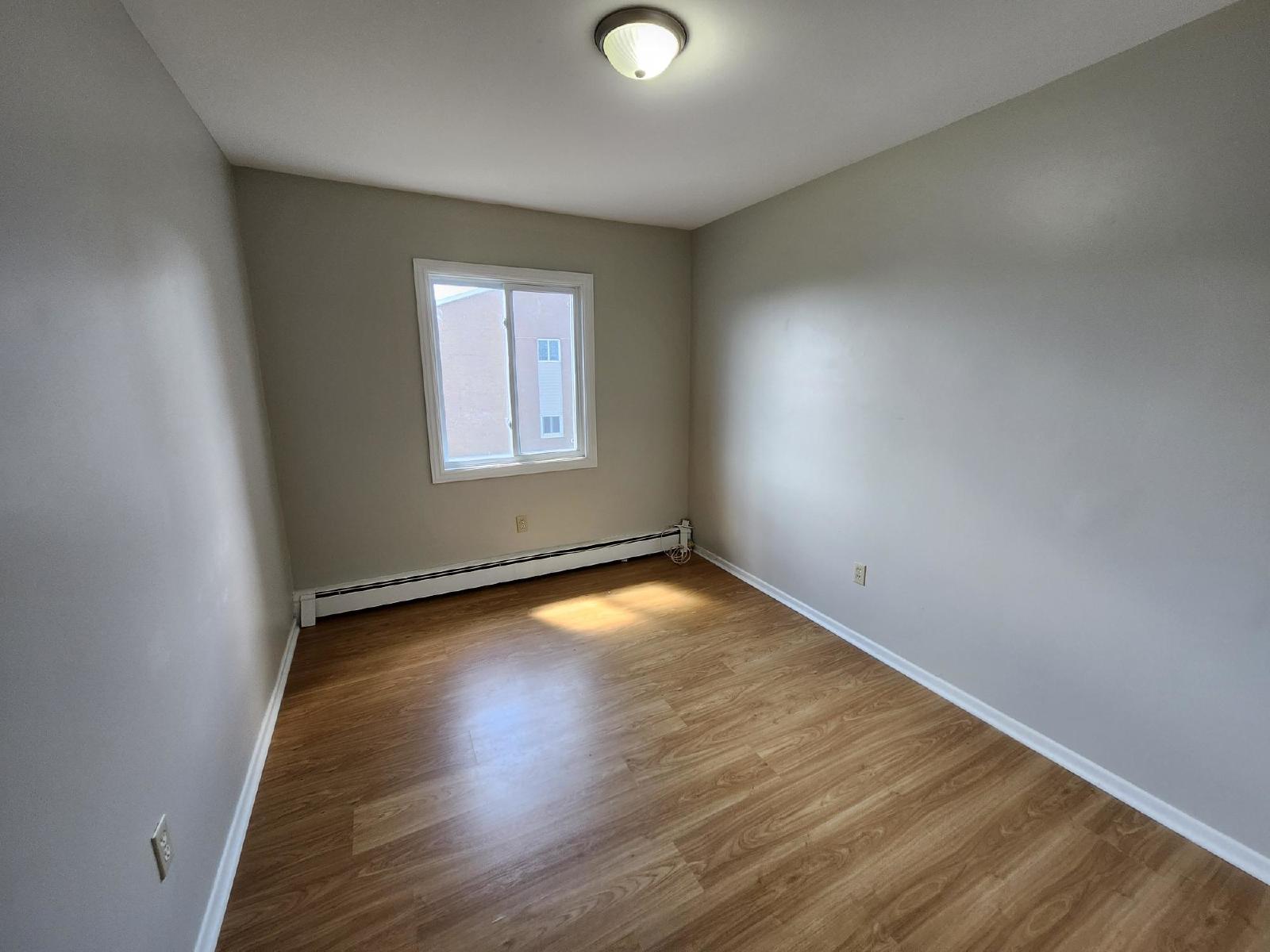 14 Reading Crescent - 8 property image