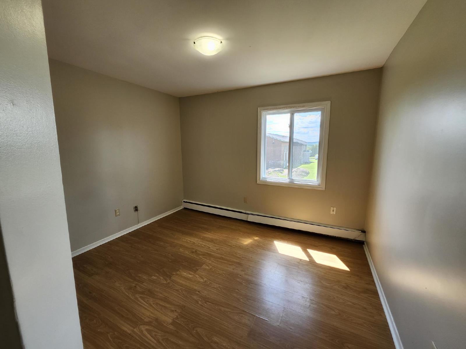 14 Reading Crescent - 8 property image