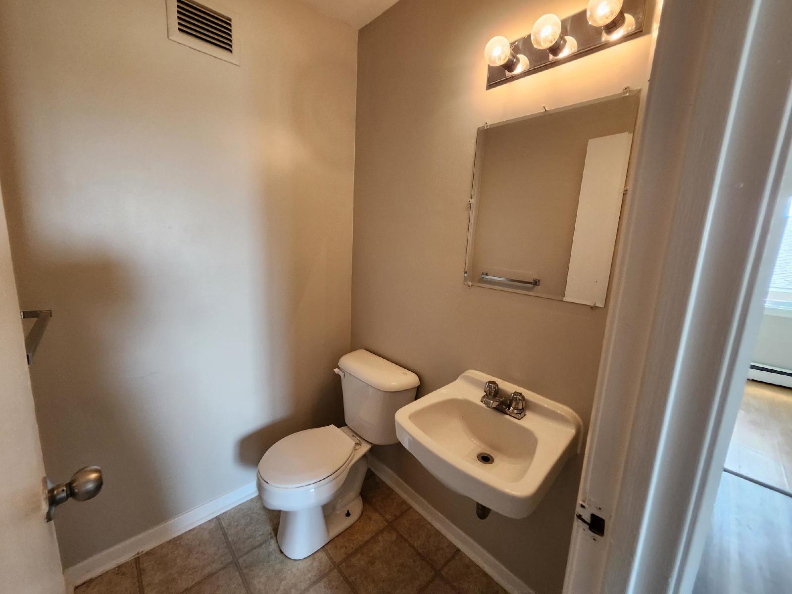 14 Reading Crescent - 8 property image