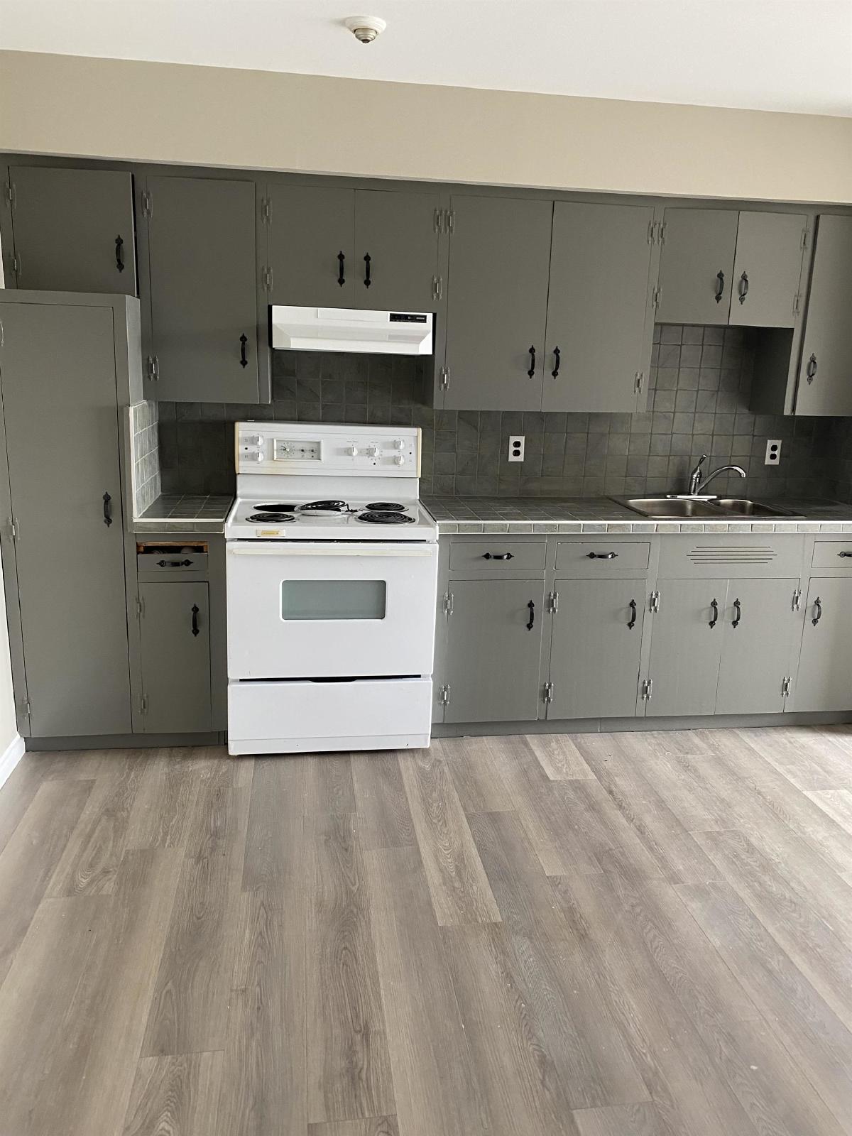 615 Chalmers Court - 5 property image