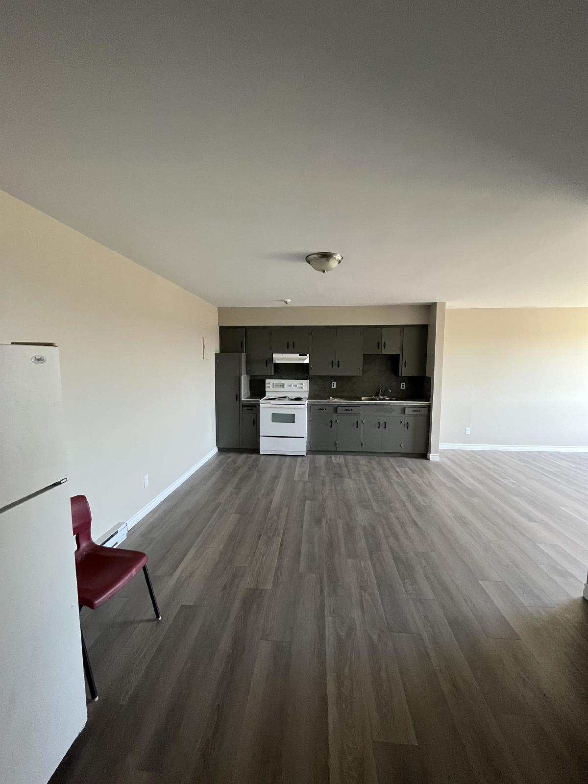 615 Chalmers Court - 5 property image