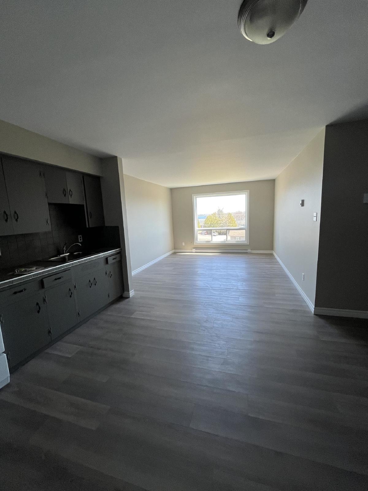 615 Chalmers Court - 5 property image