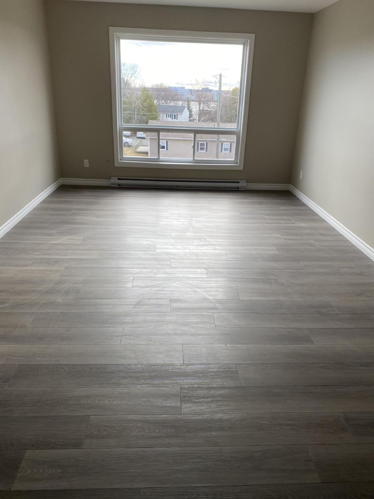 615 Chalmers Court - 5 property image