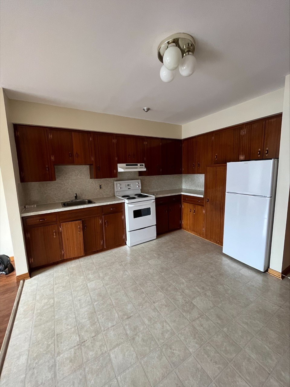 615 Chalmers Court - 16 property image