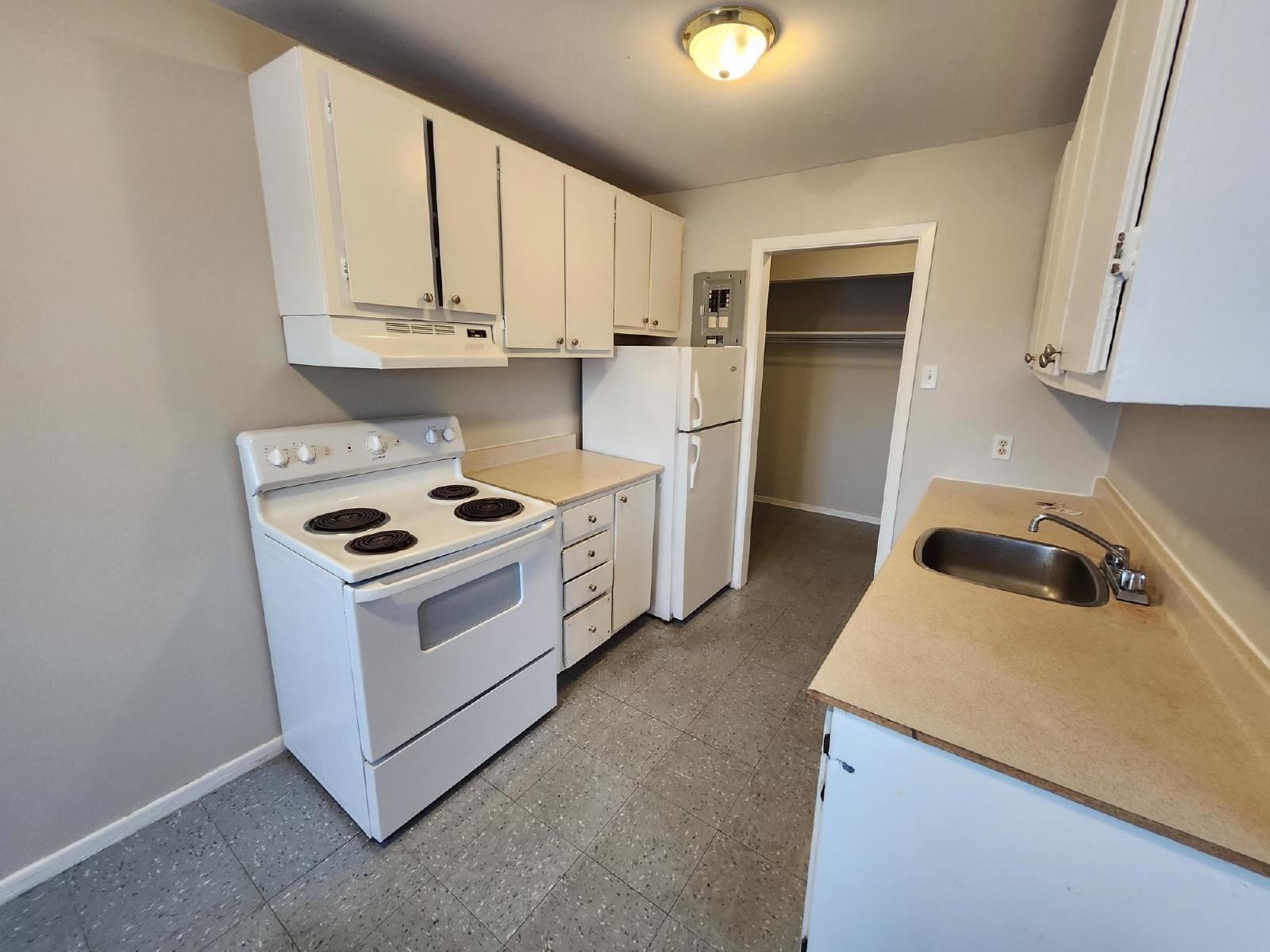 7 Reading Crescent - 7 property image