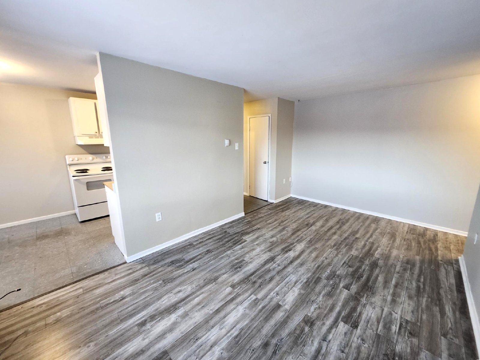 7 Reading Crescent - 7 property image