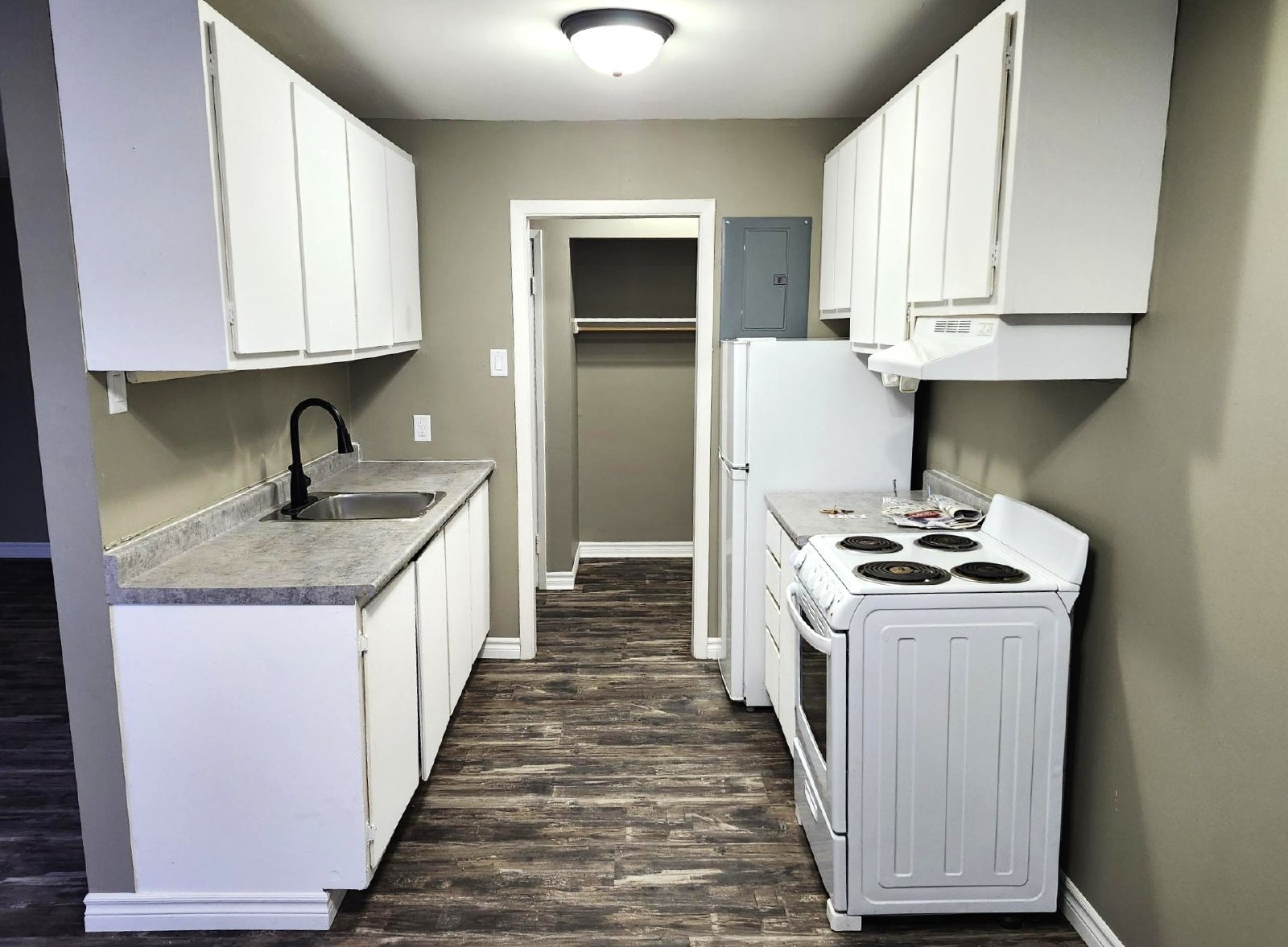 7 Reading Crescent - 10 property image