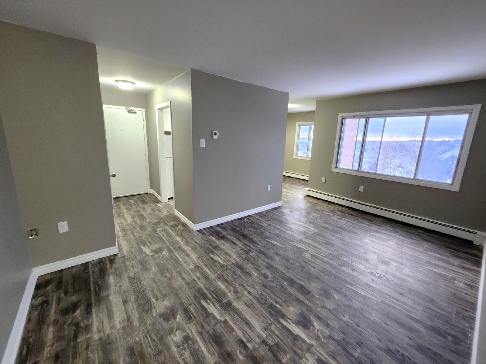 7 Reading Crescent - 10 property image