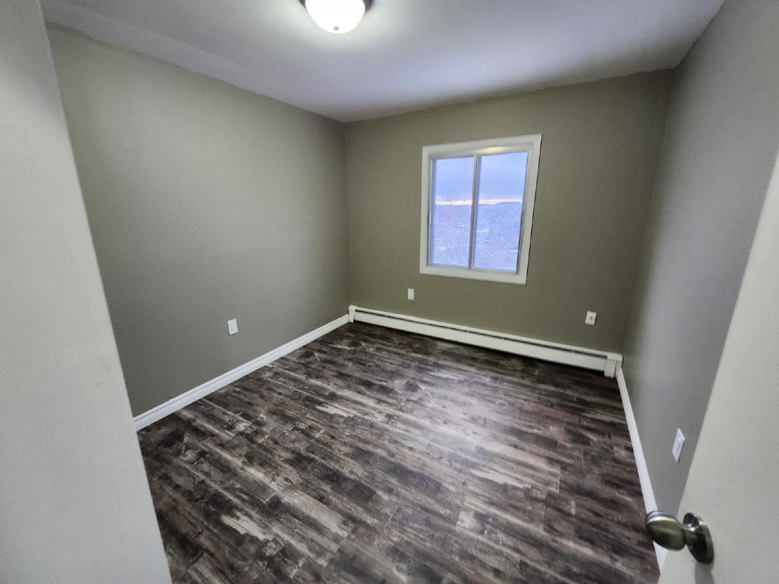 7 Reading Crescent - 10 property image