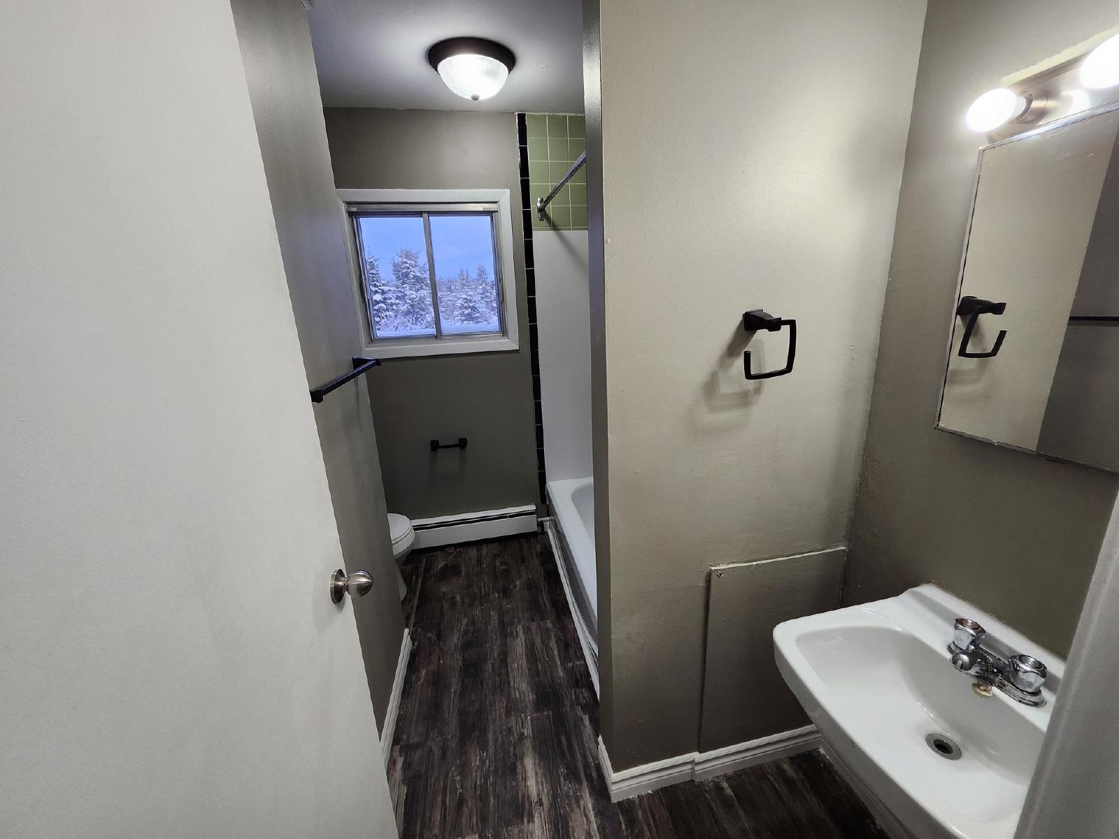 7 Reading Crescent - 10 property image